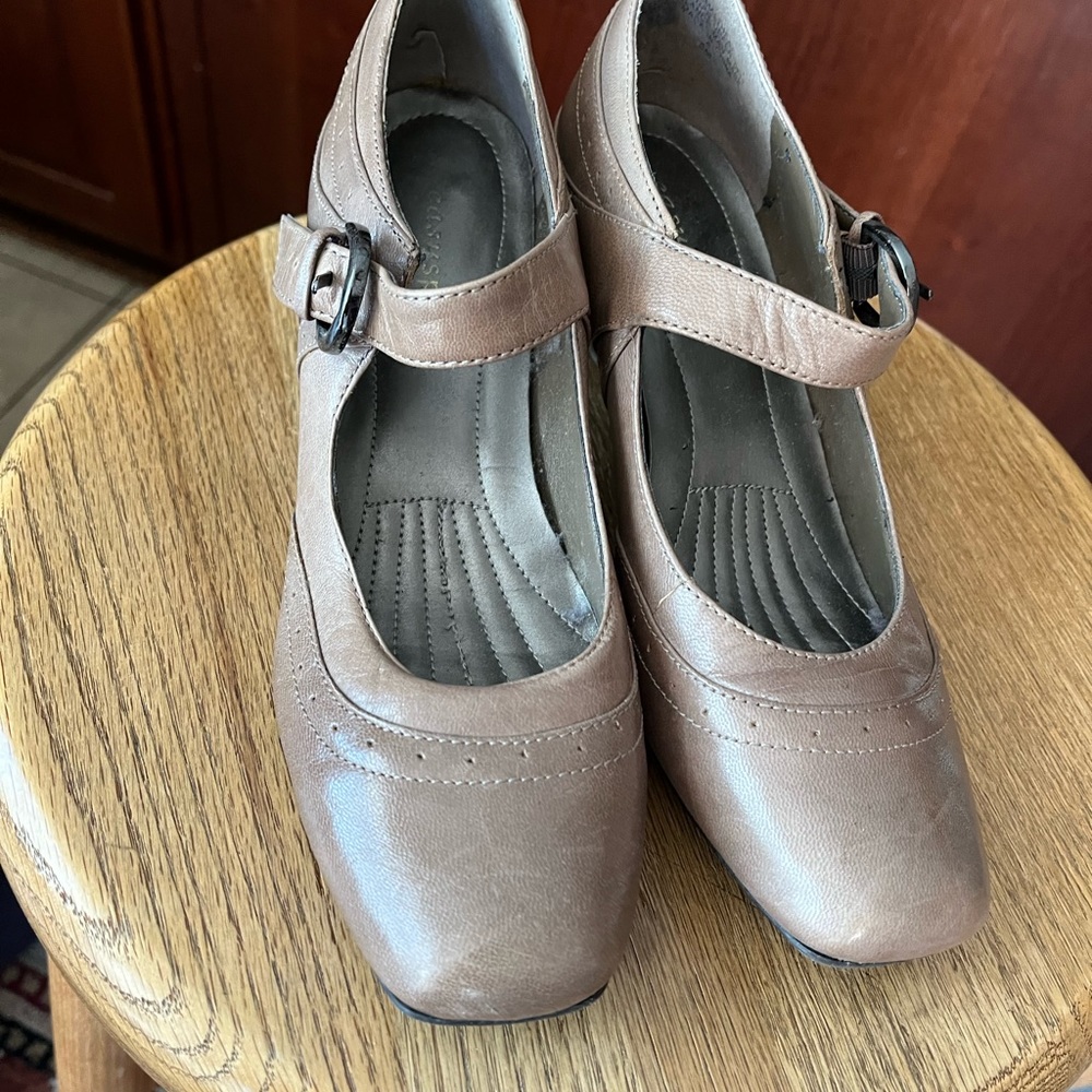 Easy Spirit Mid Heel